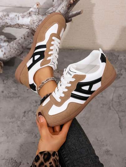 Zapatos deportivos casuales para mujer, zapatillas de moda de patchwork, zapatos de ocio con cordones caqui, zapatos deportivos planos para exteriores, zapatillas casuales de poliéster con bloqueo de color y tiras cruzadas, adecuadas para vacaciones y todas las estaciones