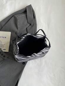 2026 Spring New Fashion Leopard Print Tote Bag, Large Capacity Lightweight Casual Women's Shoulder Bag, Versatile Elegant Leopard Pattern Classic Design - Black - View 5