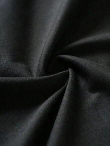 Retrato simbólico que representa la conexión profunda entre la naturaleza la sabiduría ancestral y la espiritualidad mostrando una figura rodeada de contrastes que evocan misterio respeto y fuerza camiseta de hombre moderna cómoda y perfecta para expresar autenticidad y pensamiento libre - Negro - Ver 4