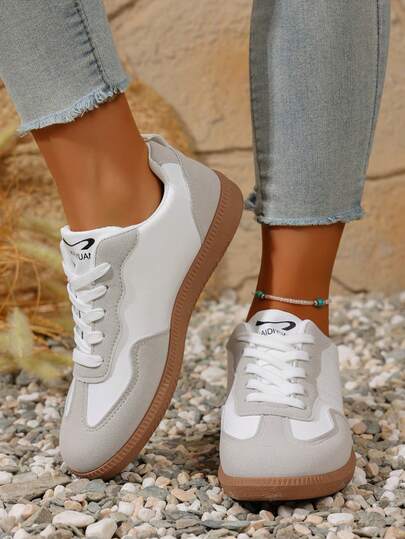 נעליים שטוחות בצבע אחיד עם שרוכים, סניקרס בסגנון קולג', נעלי נשים רב-תכליתיות, סניקרס נוחות ורכות לחוץ, נעלי ספורט קז'ואל עגולות עם שרוכים, סניקרס לבנות אופנתיות