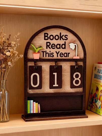 Bảng theo dõi đọc sách phong cách retro 2D, vật trang trí đếm sách hàng năm - Bảng theo dõi này có thể theo dõi đến 999 cuốn sách. Kèm đế tự lắp ráp. Thích hợp cho sách văn phòng, sách hiện đại, cấu trúc chắc chắn, trang trí kệ sách, quà tặng cho người yêu sách, trưng bày và lưu trữ sách, hiển thị số lượng sách trên kệ và quà tặng thử thách đọc sách. Thích hợp cho độc giả, giáo viên, nhà văn và những người đam mê sách.