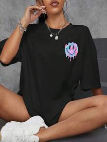Camiseta con Estampado Expressivo y Hombros Caídos, Camisetas Gráficas para Mujer - Negro - Ver 1