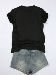 Disney Lilo & Stitch Skateboarding Stitch T-ShirtMade From Soft, Comfortable, And Durable Pure Cotton, This Is An Ideal Choice For Spring And Summer. This Crew Neck T-Shirt Is Suitable For Various Occasions, Including Everyday Wear, Shopping, Parties, Travel, And Gatherings, And Also Makes A Thoughtful Gift. - Blanc - Voir 2