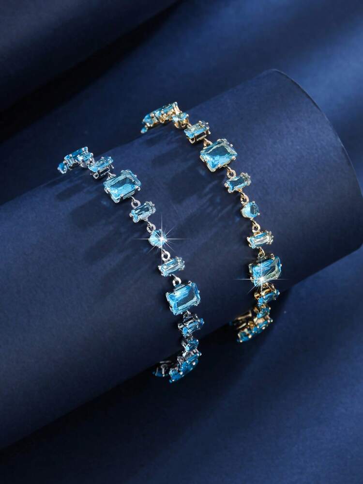 Một chiếc vòng tay phối nhiều kiểu cắt màu xanh dương nhẹ nhàng và thanh lịch dành cho nữ, hoàn hảo cho vẻ ngoài tinh tế, trang phục hẹn hò hoặc làm quà tặng. - F51770 - Xem 5