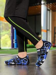 1 Pair Children's Water Shoes, Summer Outdoor Quick-Dry Sandals, Versatile Casual Hook And Loop Shoes - Black - View 1