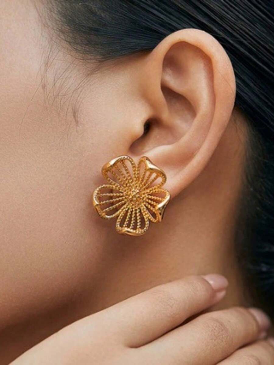 1 par de pendientes de flor hueca elegantes, minimalistas y versátiles, adecuados para el uso diario y festivo de las mujeres - Dorado - Ver 1