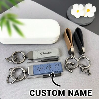 1 pieza Llavero de estilo de negocios de cuero personalizado, llavero simple con grabado láser personalizado, regalo ideal para el Día del Padre y el Día de San Valentín, grabado, acero inoxidable, colorido, lindo, adorable, divertido, kawaii, Y2K, elegante, personalizado, regalos ideales para él, accesorios de viaje, accesorios de viaje, útiles escolares, vuelta al cole, regalo escolar, para la oficina, para la escuela, para el aula, para regalos de maestros, para niños y niñas, para adolescentes, estudiantes de último año de secundaria, estudiantes universitarios, delicada romance, moda de invierno