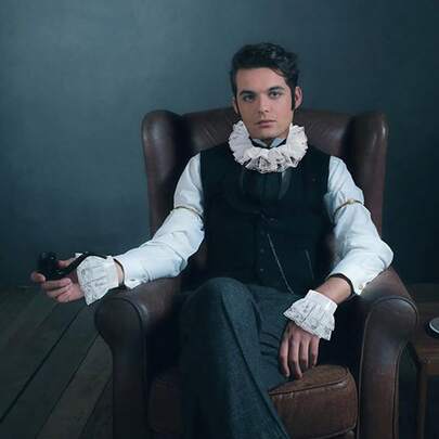 蕾丝荷叶边领口袖口套装，蕾丝可拆卸领口，适用于节日派对、嘉年华马戏团小丑装饰领口、角色扮演舞台表演蕾丝袖口、洛丽塔时尚蕾丝饰边，适合节日装饰、舞台表演、角色扮演、马戏团等场合。