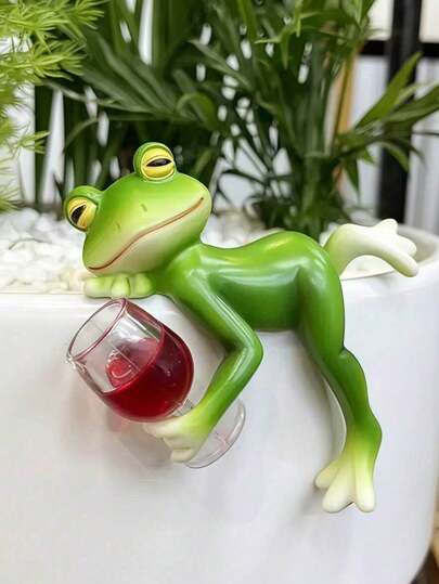 可爱的绿色青蛙手拿酒杯挂饰，树脂材质，适用于室内/室外花园、水族箱或花盆装饰，四季皆宜。