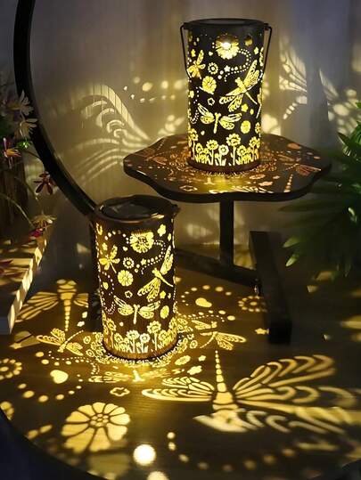 1个太阳能蜻蜓镂空金属装饰灯笼，太阳能灯替代品，防水LED装饰庭院灯 - 优雅花园装饰，适用于露台、庭院、小径、景观，是派对、节日、生日、圣诞节礼物、派对装饰、投影照明、梦幻设计、太阳能供电、耐候材料、投影灯、草坪装饰、户外爱好者、节日购物者的理想之选