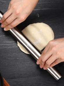 1个（小/中/大）不锈钢擀面杖，表面光滑，易于清洁。适用于烘焙软糖、披萨、馅饼、糕点、面条、面团、饼干等。也可作为烘焙工具和不粘面团擀面杖使用。 - 彩色 - 查看 4