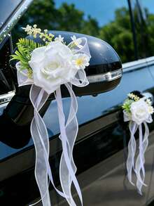 2朵玫瑰花汽车装饰（带吸盘），配绿叶、白色小花和紫白薄纱丝带装饰，适合浪漫场合，例如婚车装饰。 - 多色 - 查看 3