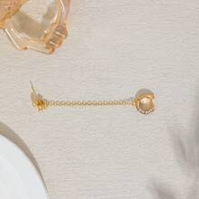 一只耳环由一条流苏链连接一个镶嵌闪亮玻璃水钻的耳钉组成，适合嘻哈、日常佩戴、音乐节和朋克风格。 - 金色 - 查看 6