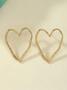 1 Pair Of Heart-Shaped Alloy Earrings, With A Niche Hollow Out Design That Exudes A High-End, Minimalist, And Cool Temperament. These Earrings Are Suitable For Daily Gatherings, Festivals, And Parties - Gold - View 3