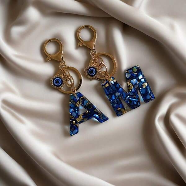 1 قطعة سلسلة مفاتيح بأسلوب بوهيمي من الراتنج بعين الشر وحرف A-Z، إكسسوار ديكور مستطيل، مشبك سحاب، كارابينر، إكسسوار أنيق وبسيط للجنسين، محفظة، حقيبة ظهر، سيارة، مناسب للسفر اليومي، هدايا المناسبات (للأصدقاء أو لنفسك)، العائلة، عيد الميلاد، رمضان، المدرسة، إكسسوارات السيارة، بأسلوب جوثيك كيوت Y2K