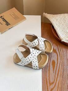 1双女童白色镂空蕾丝交叉凉鞋，软底防滑学生鞋 - 米色 - 查看 2