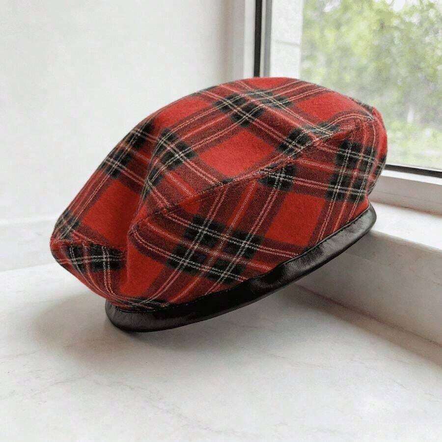 Classic British Style Red Plaid Beret Women's Red/Green Plaid Beret With Black Leather Trim, Spring And Summer All-Match Retro Painter Hat Beret Hat Vintage Style French Beret For Fashion Beret For Casual Outfits, Travel, Daily Use - 紅色 - 查看 1