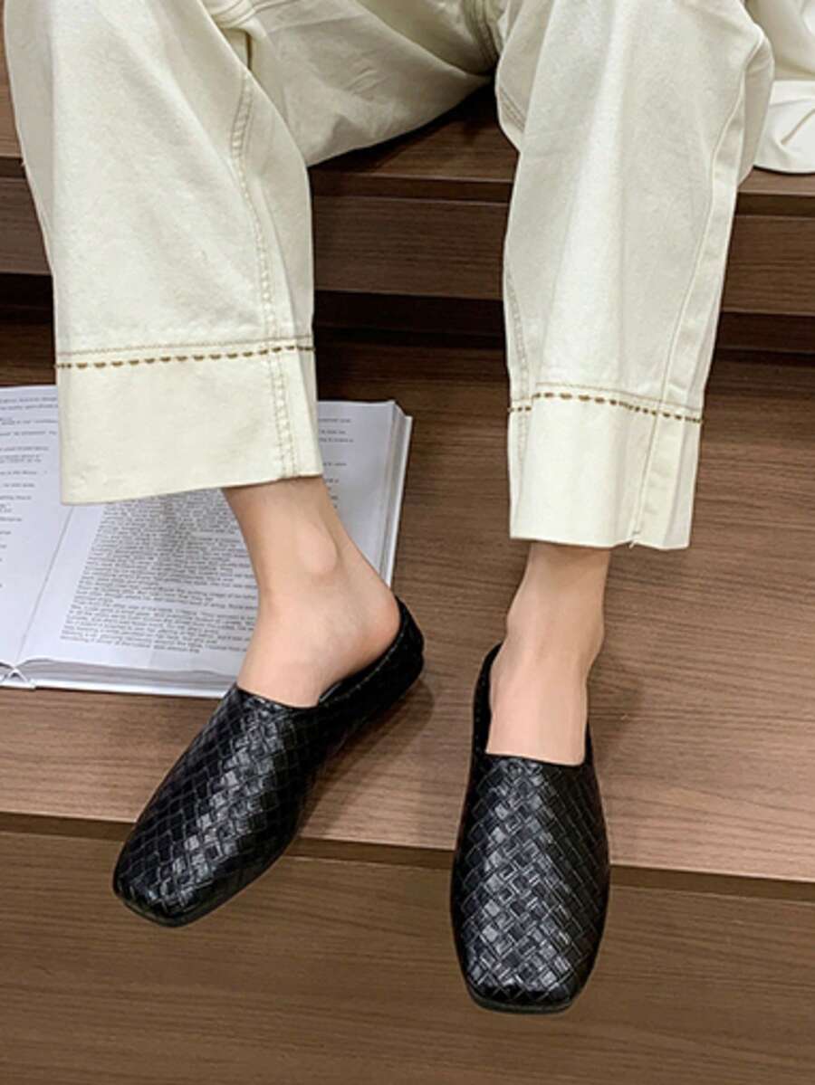 女士时尚平底套脚鞋,方头无后跟穆勒鞋,仿编织PU拖鞋,休闲日常穿着 - 黑色 - 查看 1