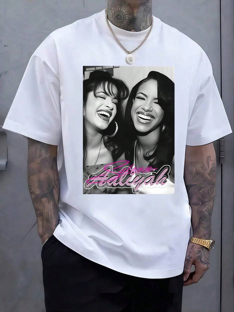 Retrato artístico en tonos grises que expresa la conexión emocional entre dos personas mostrando un equilibrio entre fuerza y ternura con detalles en letras rosadas brillantes que transmiten energía y confianza camiseta de hombre moderna y cómoda ideal para uso diario o casual - Blanco - Ver 1