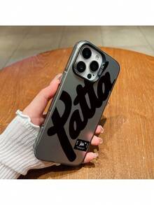 Una funda protectora de teléfono tpu con carcasa de teléfono inteligente IMD impresa con el patrón de la palabra patta para Apple 16 / 15 / 14 / 13 / 12 / Plus / Pro / Max - Negro - Ver 4