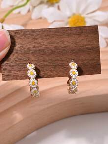 1 Pair Delicate Minimalist Luxury Oil Drop Chrysanthemum & Daisy Earrings, Suitable For Women's Daily, Commute, Vacation, Party Wear, All Seasons - Earrings - View 1