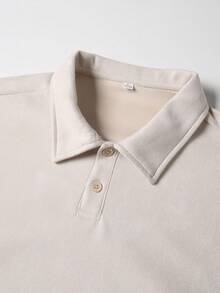 男士深灰色 Polo 衫，亨利领，单扣领设计，舒适合成麂皮面料，厚实耐穿，不起球不变形，休闲风格，适合日常通勤和周末聚会，尽显老钱风范。 - 杏色 - 查看 6