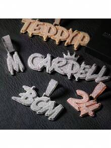 Collar con colgante personalizado de placa con nombre con CZ perlado y refrigerado, joyería de hip hop para hombres con dije de circonita cúbica de dos colores en 3D - C - Ver 2