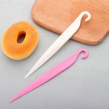 1 Pc Heavy-Duty Plastic Cake Stripper - Professional Demolding Tool With Ergonomic Handle And Edge, Ideal For Removing Buttercream And Cake Frosting. - Multicolor - View 4