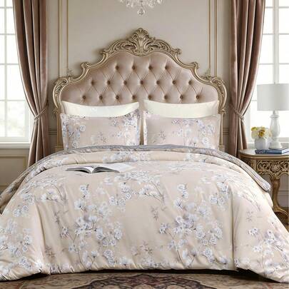 2/3 件套白色梅花印花被套，香槟金底色，简约美学设计，柔软奢华的高品质轻盈超细纤维床品，低致敏性，透气性好，适合春、夏、秋、冬四季使用。