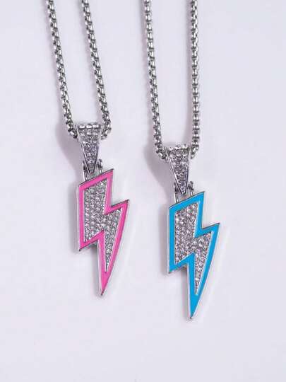 1件男士全镶钻闪电吊坠项链，简约时尚设计，适合俱乐部和娱乐场所佩戴。