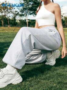 GEMCHO Women's Polyester Sweatpants With Pockets, Knit Fabric With Slight Stretch, Casual Jogging Pants Suitable For All Seasons - Light Grey - View 2