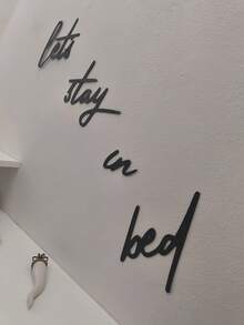 CIF BUY 1 pieza Cartel de metal "Quedémonos en la cama", decoración de pared de metal, arte de metal, colgante de pared, decoración de pared con cita inspiradora, placa de metal, placa de pared, regalo de inauguración de casa - Negro - Ver 8