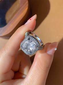 Trang sức quà tặng đính hôn hình học tinh tế với bốn chấu, đính đá Cubic Zirconia tổng hợp hình vuông. - trắng - Xem 3