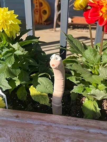 Interesting Carnivorous Plant Decor - Cute Garden And Patio Accessory, Suitable For Indoor/Outdoor Plants, Battery-Free, Garden Decoration