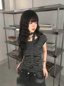 女士条纹短款针织上衣，露肩短袖，圆领，中等弹力，哥特风夏季款 - 黑條紋 - 查看 3