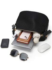 这款时尚简约的女士单肩包采用拉链设计，方便日常休闲使用。肩带可拆卸，也可斜挎。这款时尚的日常手提包适合日常使用、参加聚会、通勤上班，也是特殊场合的贴心时尚礼物。 - 黑色 - 查看 11