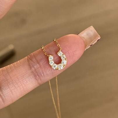 1件不锈钢U形马蹄形吊坠项链，简约百搭精致锁骨链，女士通勤配饰