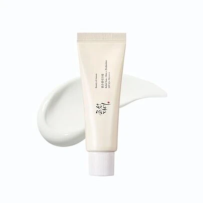  Beauty of Joseon Sunscreen SPF50 50ml – Una crema solare coreana ad ampio spettro con SPF50 che protegge efficacemente dai raggi UVA e UVB, idratando e prendendosi cura della pelle. La sua texture leggera si assorbe rapidamente senza lasciare residui bianchi, rendendola perfetta per l'uso quotidiano. Un must-have nella tua routine K-Beauty per mantenere la pelle protetta, morbida e sana tutto il giorno. ✅ Consegna in 24/72 ore in Spagna continentale | Beauty Explosion | Il tuo negozio di bellezza e trucco – libera la tua bellezza