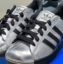 Adidas 三葉草女鞋新款SUPERSTAR貝殼頭低筒板鞋 - 銀色/黑色 - 查看 4