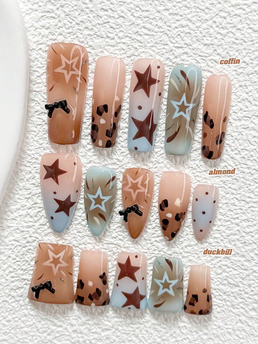 10件套复古性感淑女风美甲套装，包含亚克力美甲贴纸、黑色蝴蝶结美甲装饰、手绘黑棕豹纹图案、蓝粉镂空星星图案、棕色波点图案、白色波点图案、黑棕豹纹美甲装饰、蓝棕指甲油，甜美酷炫休闲风格，附赠美甲工具（1张果冻贴纸+1把指甲锉），提供杏仁形、鸭嘴形、棺材形三种尺寸可选，适合派对、聚会、春夏写真拍摄。 - 彩色 - 查看 1