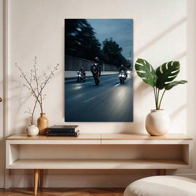 1幅摩托车竞速动作帆布墙画 - 动感十足的摩托车夜间骑行印刷品，无框防水2D骑手动态模糊海报，适用于客厅、卧室、厨房、家居、办公室装饰 - 送给摩托车骑手和摩托车爱好者的理想礼物 - 充满活力的赛车主题，速度与运动设计，耐用防水帆布材质