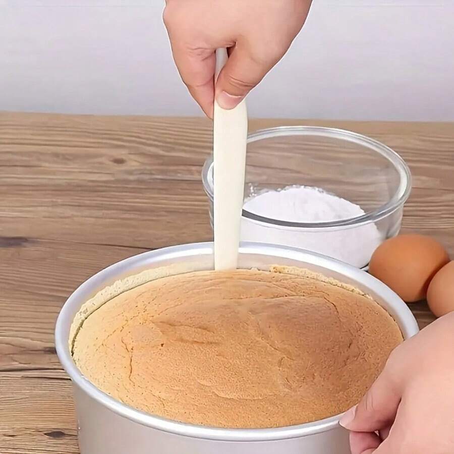 1 Pc Heavy-Duty Plastic Cake Stripper - Professional Demolding Tool With Ergonomic Handle And Edge, Ideal For Removing Buttercream And Cake Frosting.