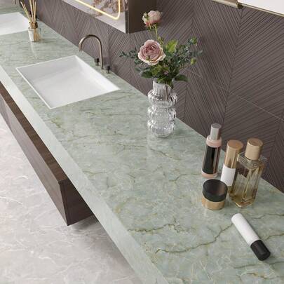 1 cuộn giấy dán tường tự dính cao cấp họa tiết đá cẩm thạch, có thể xé, dễ dàng tháo gỡ, chất liệu PVC chống thấm nước, chống dầu và chống mài mòn, dễ bảo trì và vệ sinh, thích hợp trang trí nhà bếp, phòng tắm, tường nhà. Họa tiết màu xanh lam, phong cách nghệ thuật tối giản hiện đại, giấy dán tường mang hơi hướng mùa xuân.