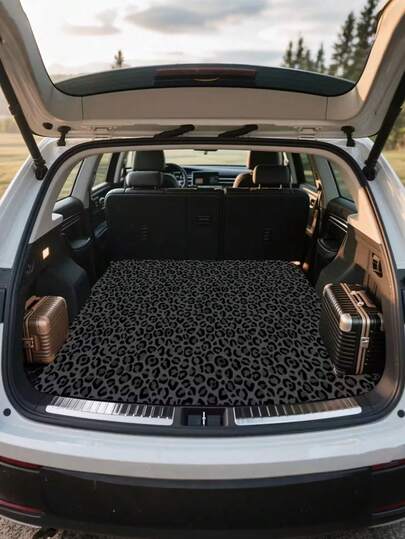 Thảm lót cốp xe hơi họa tiết da báo đen đa năng - Thảm lót cốp bằng polyester thoáng khí, sử dụng được quanh năm - Phù hợp với 95% xe sedan, SUV và xe bán tải - Sử dụng được trong mọi điều kiện thời tiết, dùng làm vật trang trí, phụ kiện và đồ dùng cho xe - Thiết kế thời trang bảo vệ hàng hóa và làm nổi bật nội thất xe.