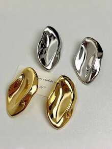 A Pair Of Unique, Exaggerated, Irregular Golden Oval Earrings - Irregular Oval Earrings - View 1