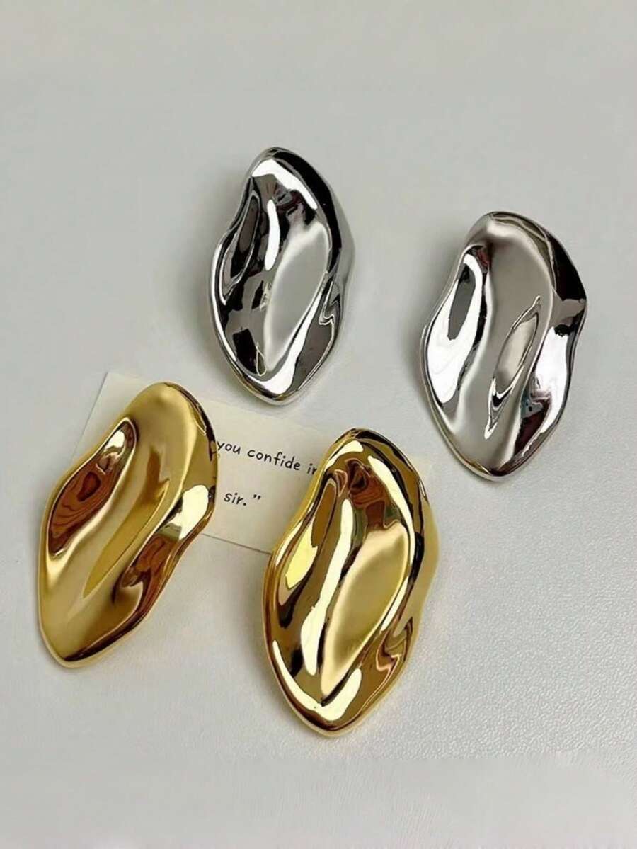 A Pair Of Unique, Exaggerated, Irregular Golden Oval Earrings - Irregular Oval Earrings - View 1