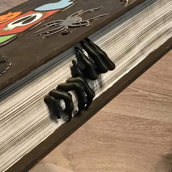 1pc 3D Devil Claw Bookmark, Made Of Plastic Material, & Unique Design, Suitable For Books, Notebooks, Planners, Also An Ideal Choice For Graduation Gifts, Cosplay Events, Combining Aesthetics And Practicality.