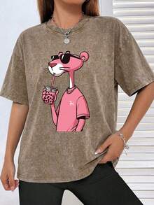 The Latest American-Style 100% Cotton T-Shirt Suitable For Both Men And Women. Featuring A Fun Retro Pink Leopard Print Cartoon Letter Pattern. This Is A Street-Style Korean Version Of Comfortable And Retro Fashion For Daily Commuting And Versatile Clothing That Fits The Y2k . It Is A Regular, Niche Punk-Style Black Round-Neck Short-Sleeved Washed T-Shirt With A Relaxed Fit. This Is A Washed Retro Series Of Comfortable Cotton T-Shirts, Easily Creating Retro Casual Clothing. It Is Suitable For Daily Commuting, Casual Outings, Music Festivals, And Daily Wear. Classic Retro Style. Men's Printed T-Shirt, Women's Printed T-Shirt, Couple's Outfit. - 摩卡棕 - 查看 7