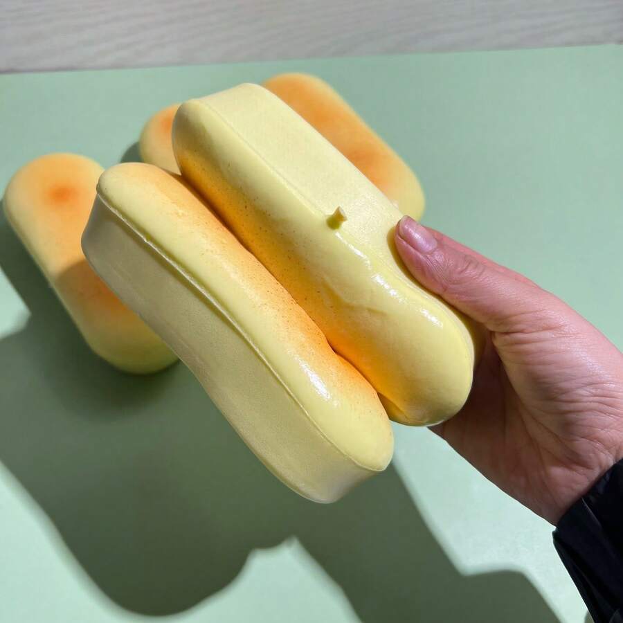 1个软糯粘稠的牛奶烤芝士棒玩具 - 逼真食物麻糬棒挤压玩具 - 独特的减压小玩意 - 送给朋友、收藏、节日、生日礼物 - 彩色 - 查看 1