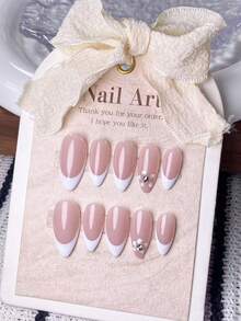 10片手工制作的杏仁形白色法式渐变花卉假指甲。手工绘制的白色法式甲尖，点缀着手工绘制的小白花。优雅浪漫的简约风格，尽显高端性感，打造轻盈奢华的美甲效果。适合日常佩戴、约会、音乐会和轻商务场合。是送给女性和女孩的理想礼物。 - 彩色 - 查看 3